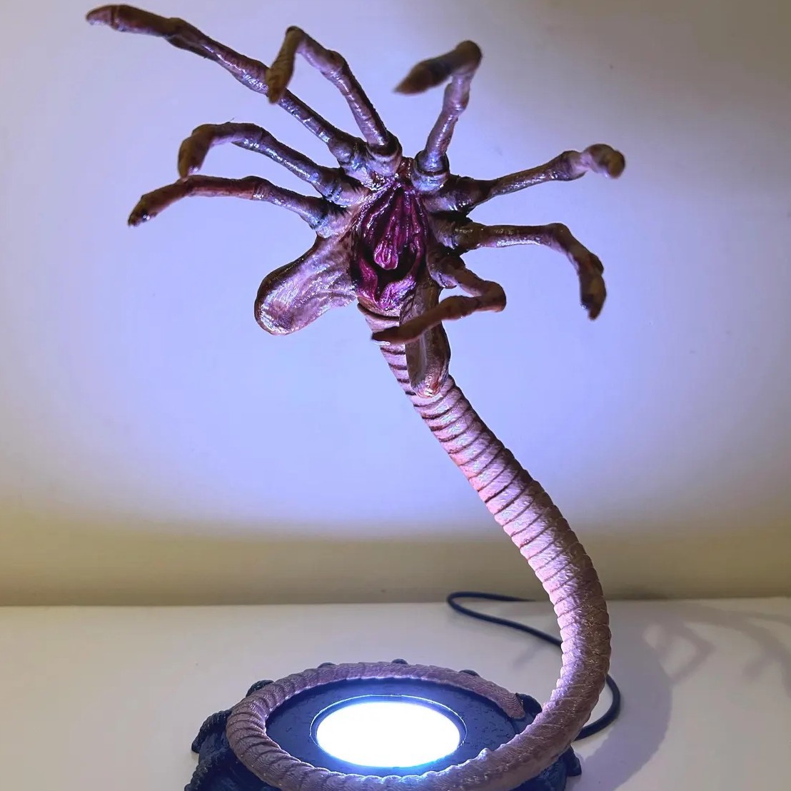 Lampada Notturna Alien Facehug - Halloween Party Supplies recensione e prezzo